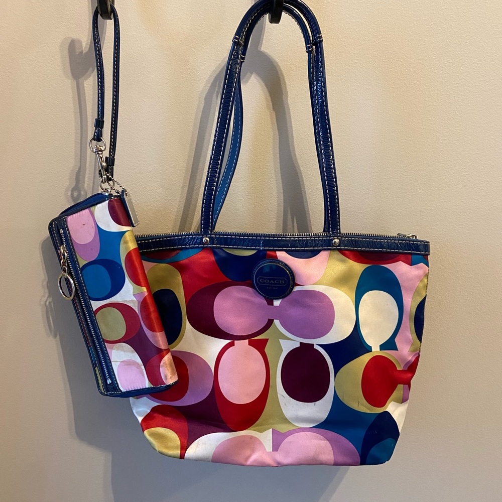 Coach Kiss Lock Purse with Wristlet Wallet